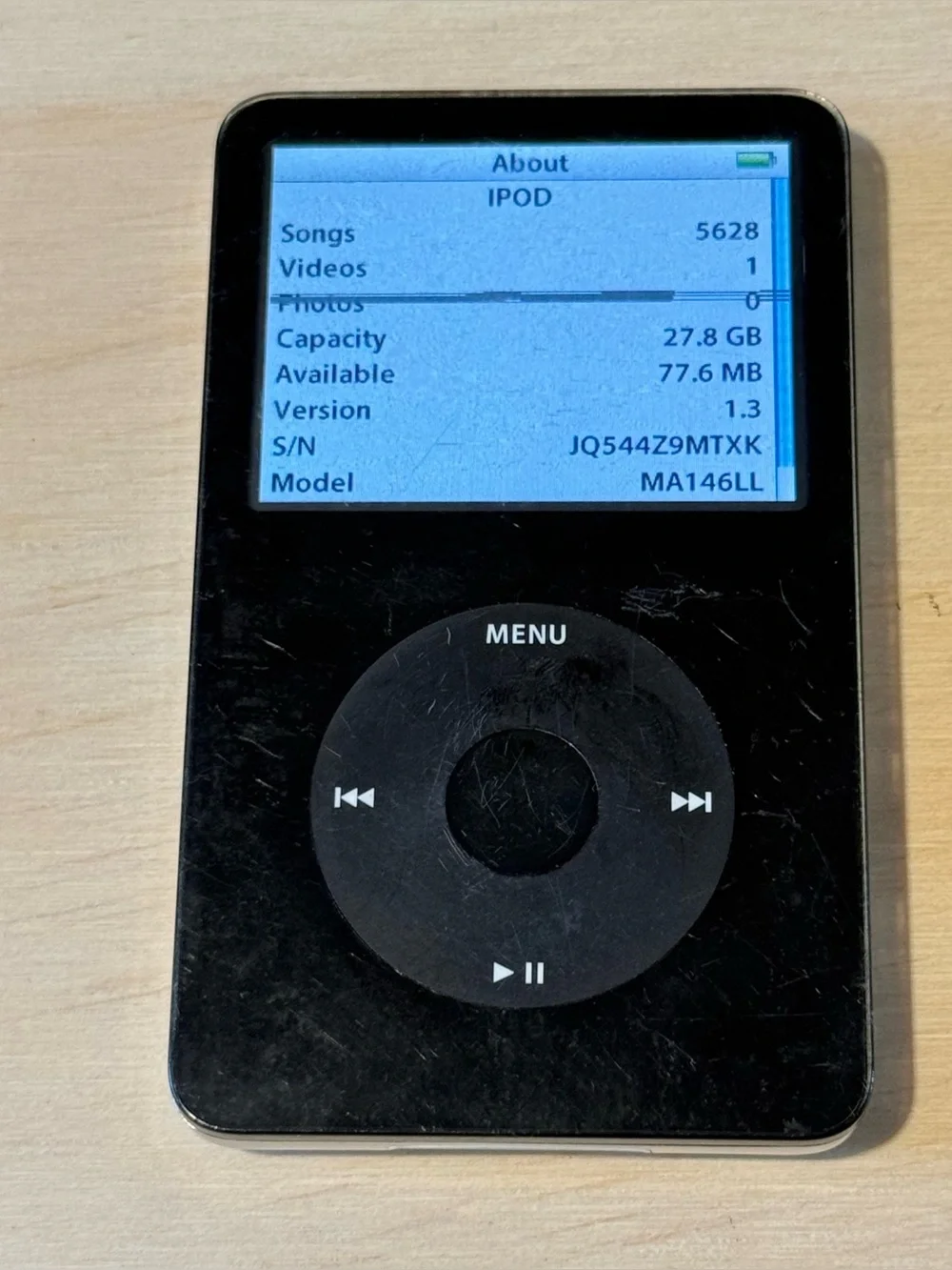 iPod Model:A1136 5thGen 30GB Wht Tested Great Bat 10-12hr w/5628-Song-Char Read